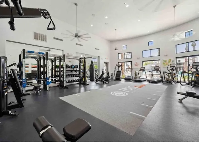 Boulevard Luxe Near Stadium Pool Parking And Gym Apartament Glendale