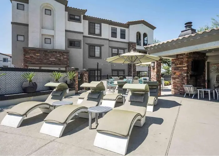 Boulevard Luxe Near Stadium Pool Parking And Gym Glendale